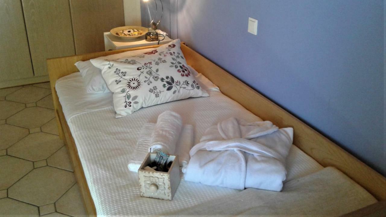 Villa "Eva" - Entire Beachfront Holiday Home - 4S Agia Marina  Ngoại thất bức ảnh