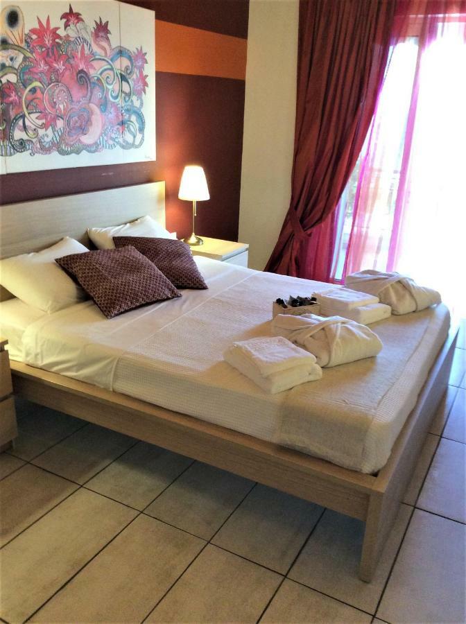 Villa "Eva" - Entire Beachfront Holiday Home - 4S Agia Marina  Ngoại thất bức ảnh